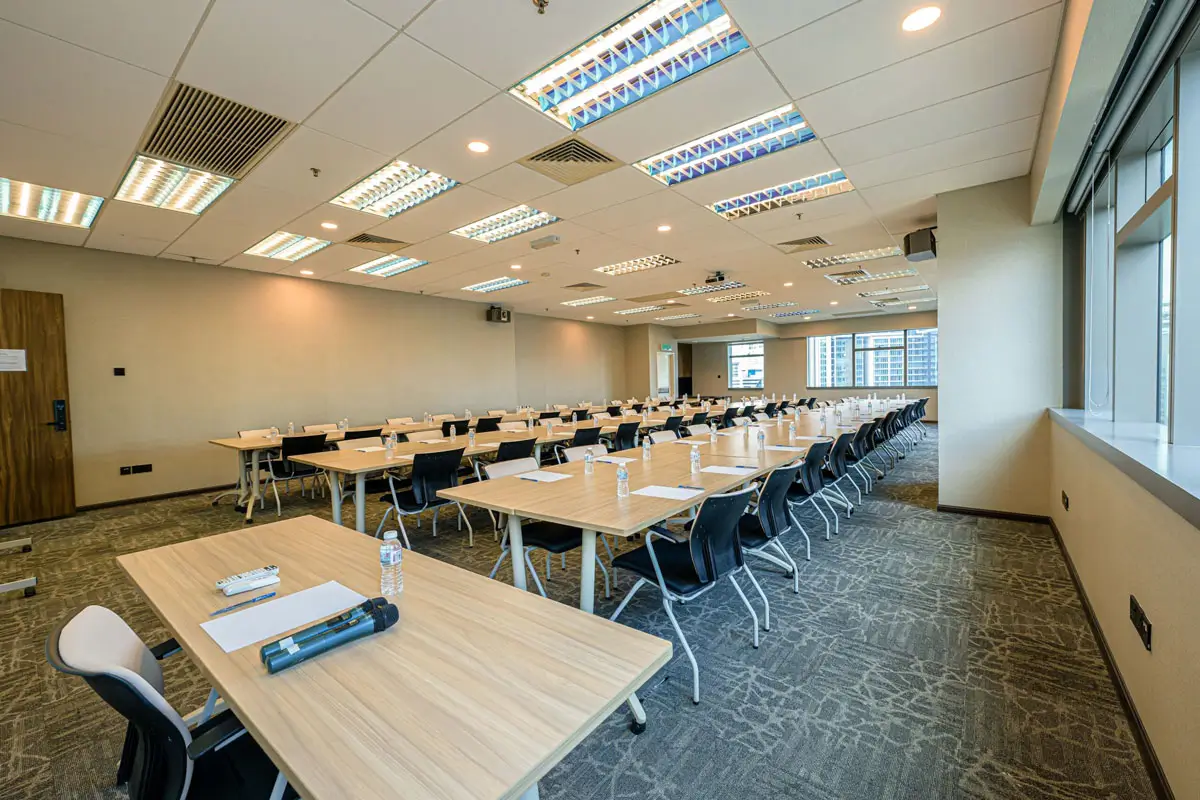 meeting room BOARDROOM-LEVEL-31-7